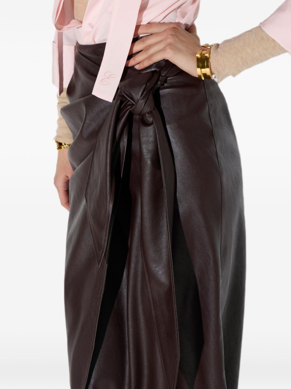 ELISABETTA FRANCHI Gonna midi marrone in ecopelle con nodo in vita 