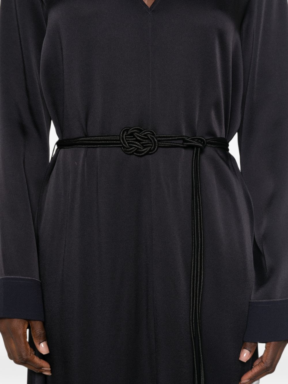 FORTE FORTE Abito lungo nero My Dress con scollo a V e cintura 