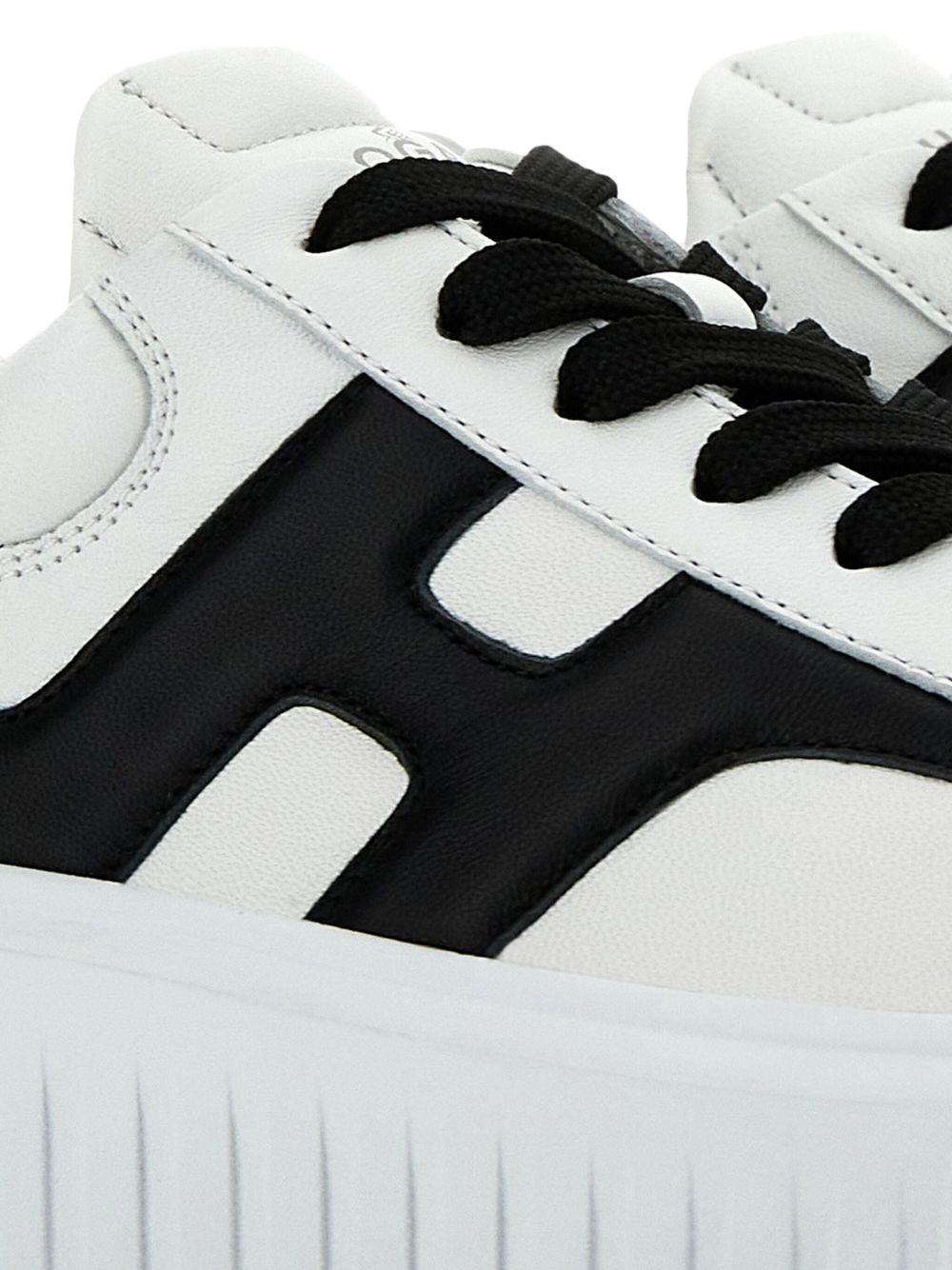 HOGAN Sneakers bianche in pelle con dettagli neri 