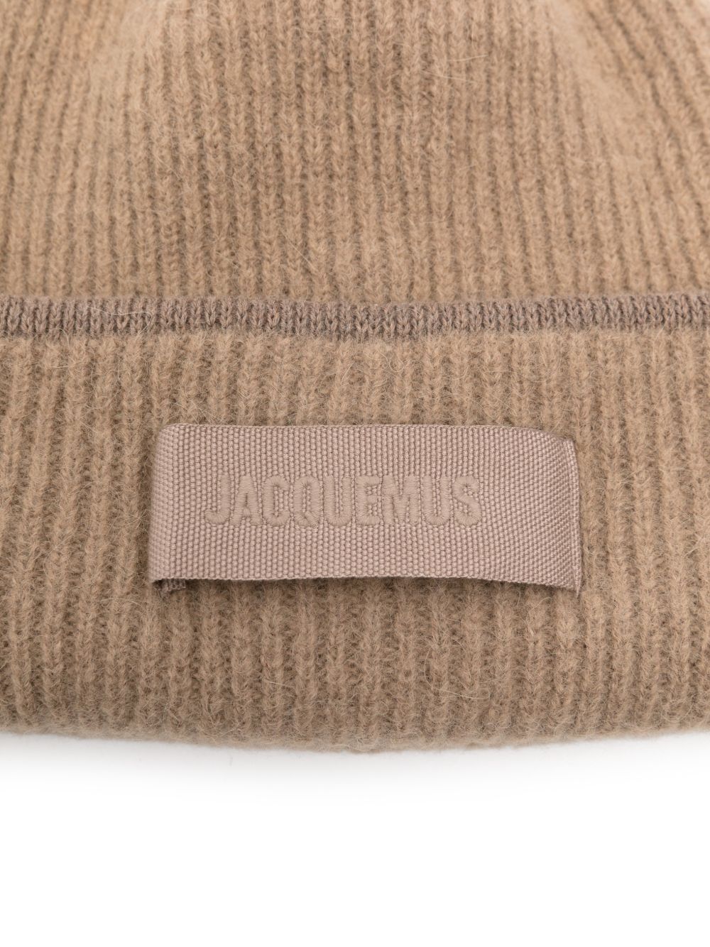 JACQUEMUS Berretto a coste in alpaca e lana color beige 