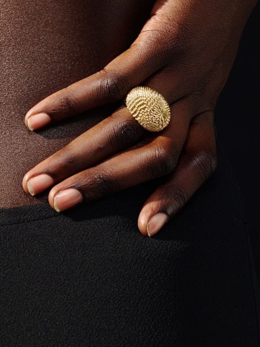 JACQUEMUS Anello Hérisson dorato in ottone 