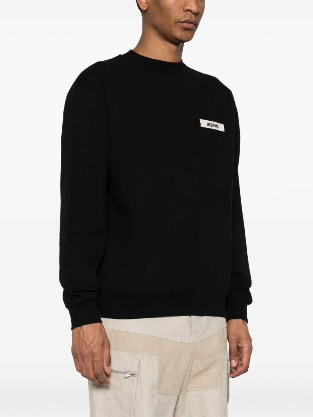 JACQUEMUS Felpa nera in cotone con patch logo sul petto 