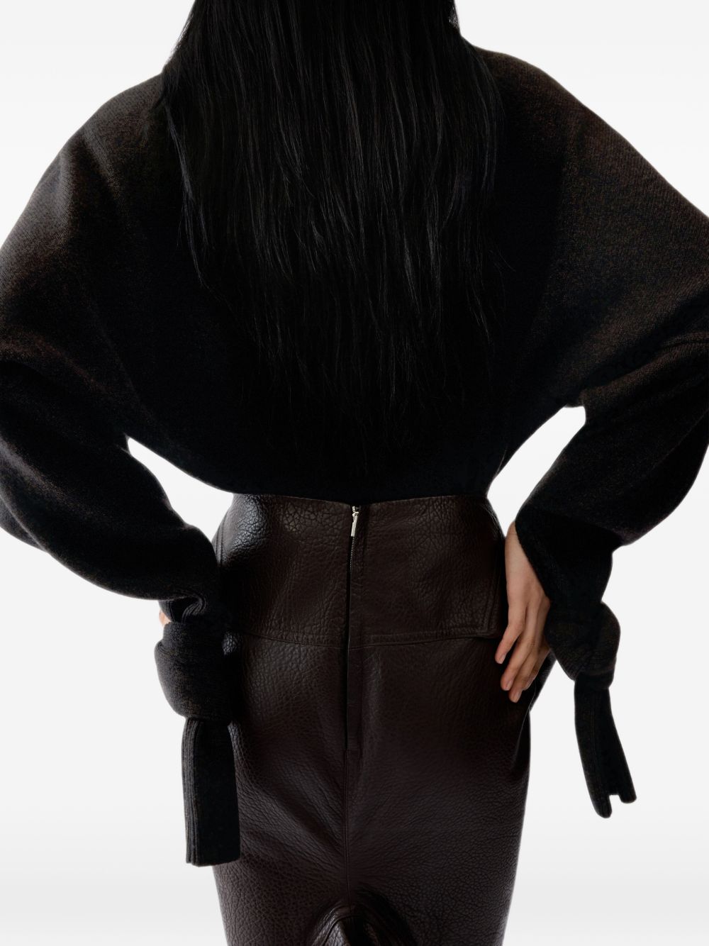 JACQUEMUS Maglione girocollo Fiocco in lana merino con nodi sul polsi 