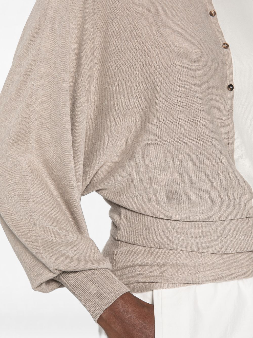 JACQUEMUS Maglia a collo alto Le Polo Loange beige e bianca 