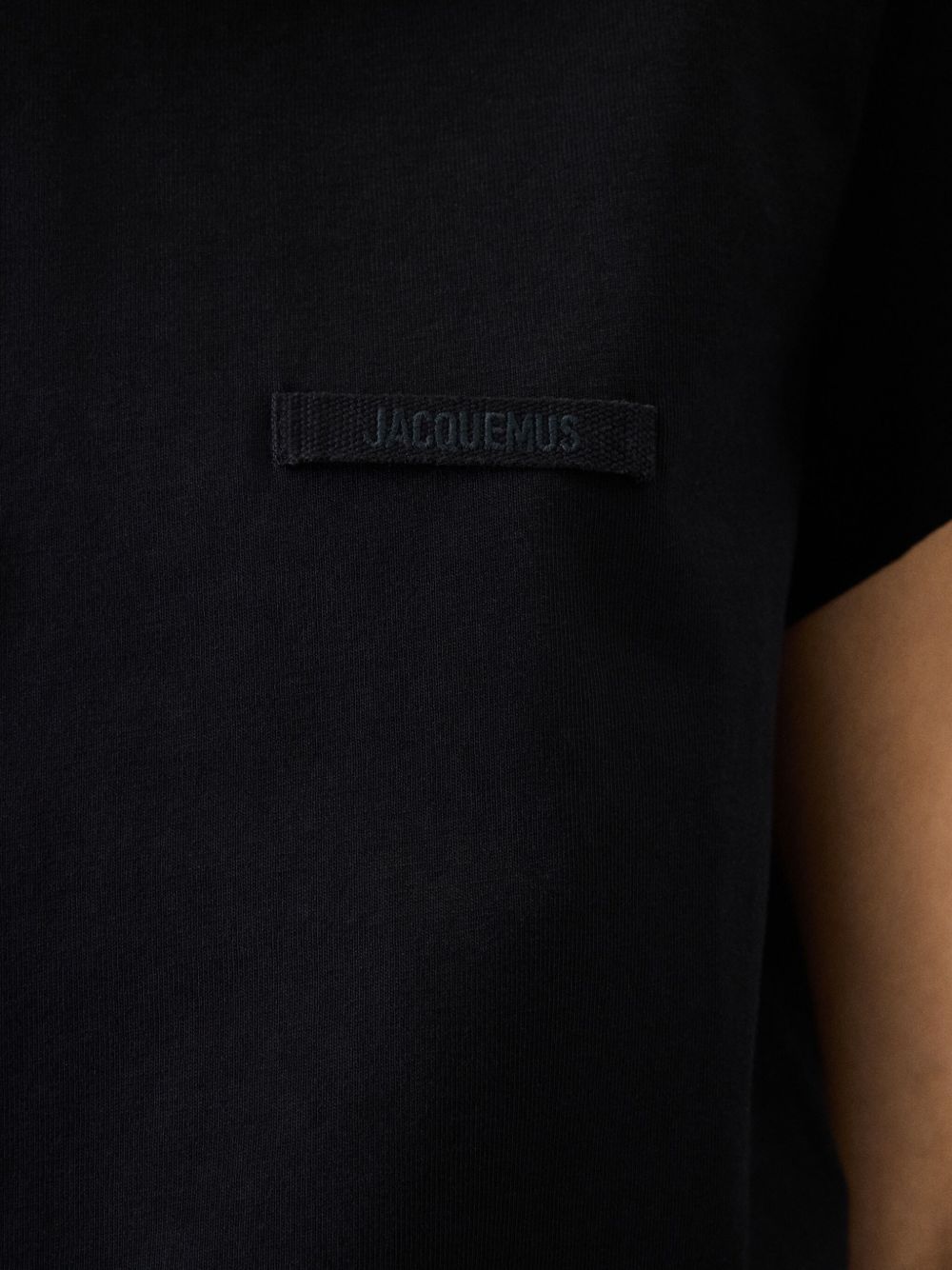 JACQUEMUS T-shirt nera in gros grain con logo 