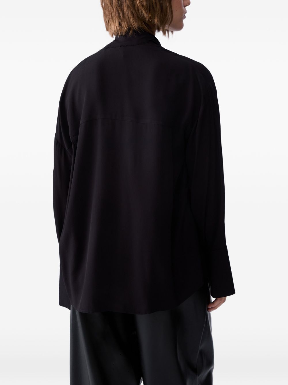 LIUJO Camicia nera con collo lavallière e frange 