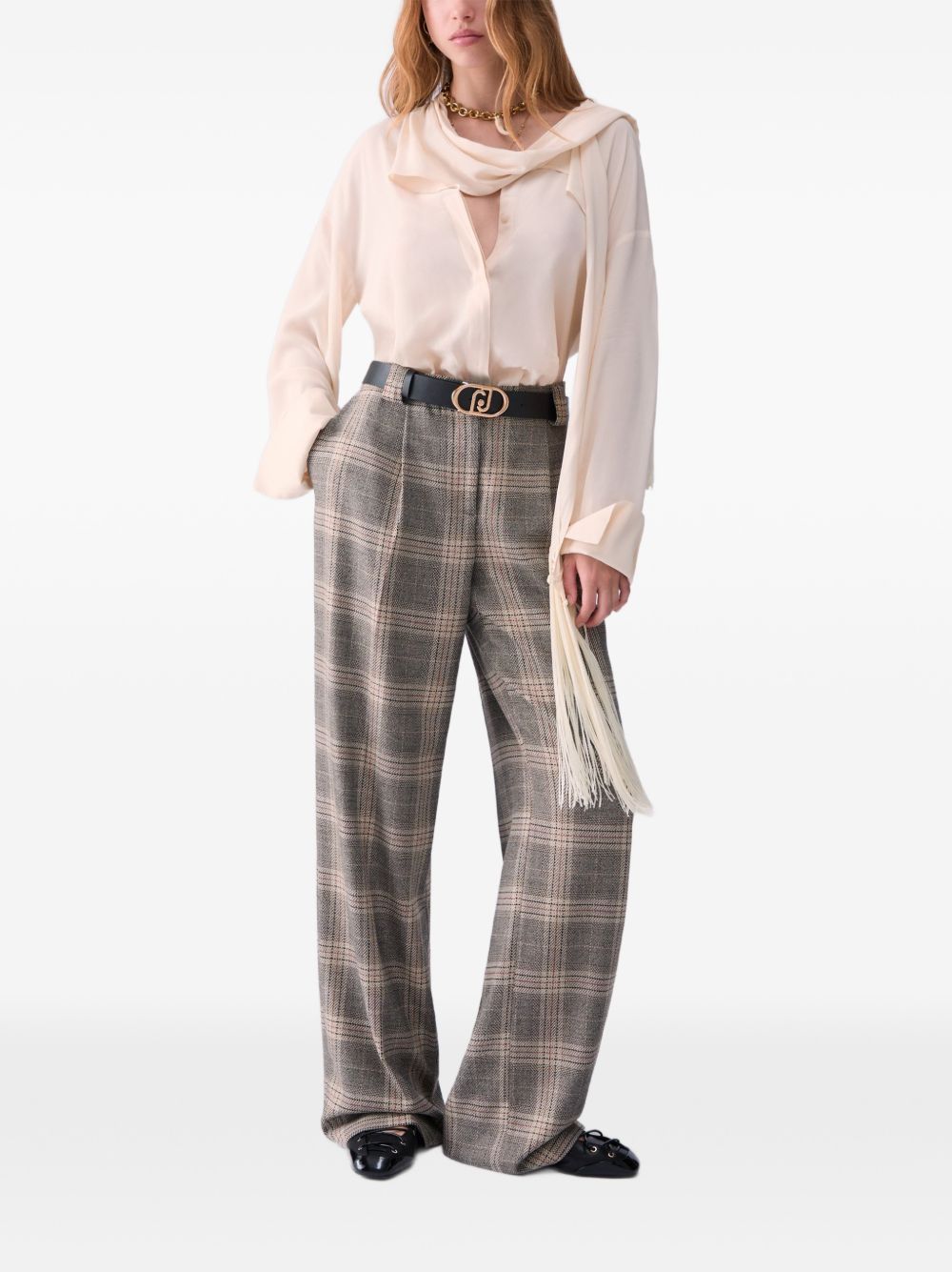 LIUJO Camicia color crema con collo lavallière e frange 