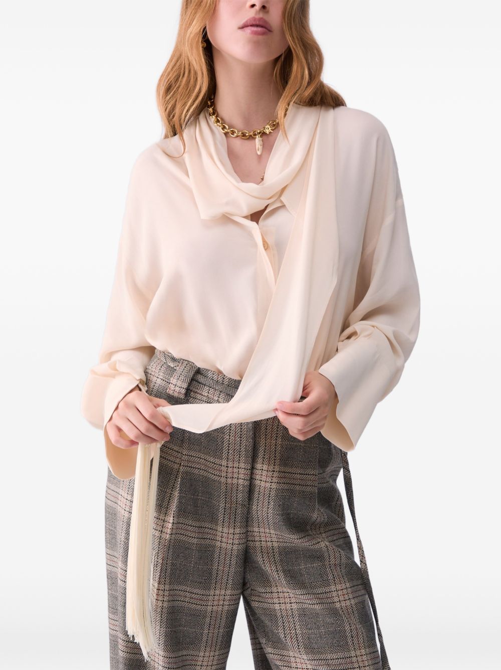 LIUJO Camicia color crema con collo lavallière e frange 