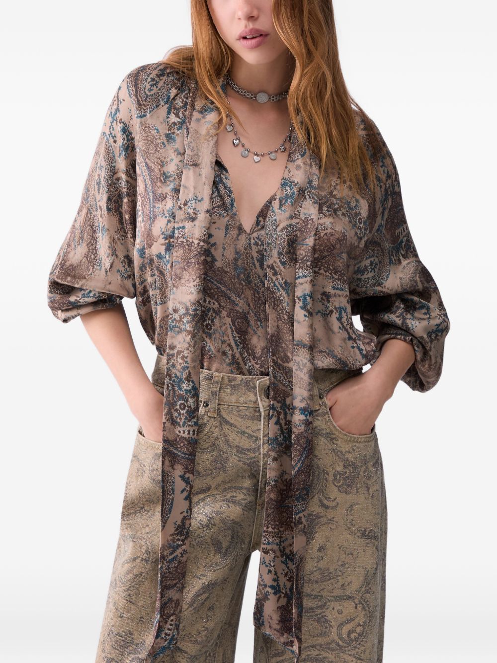 LIUJO Camicia beige con motivo floreale marrone e blu e collo lavallière 