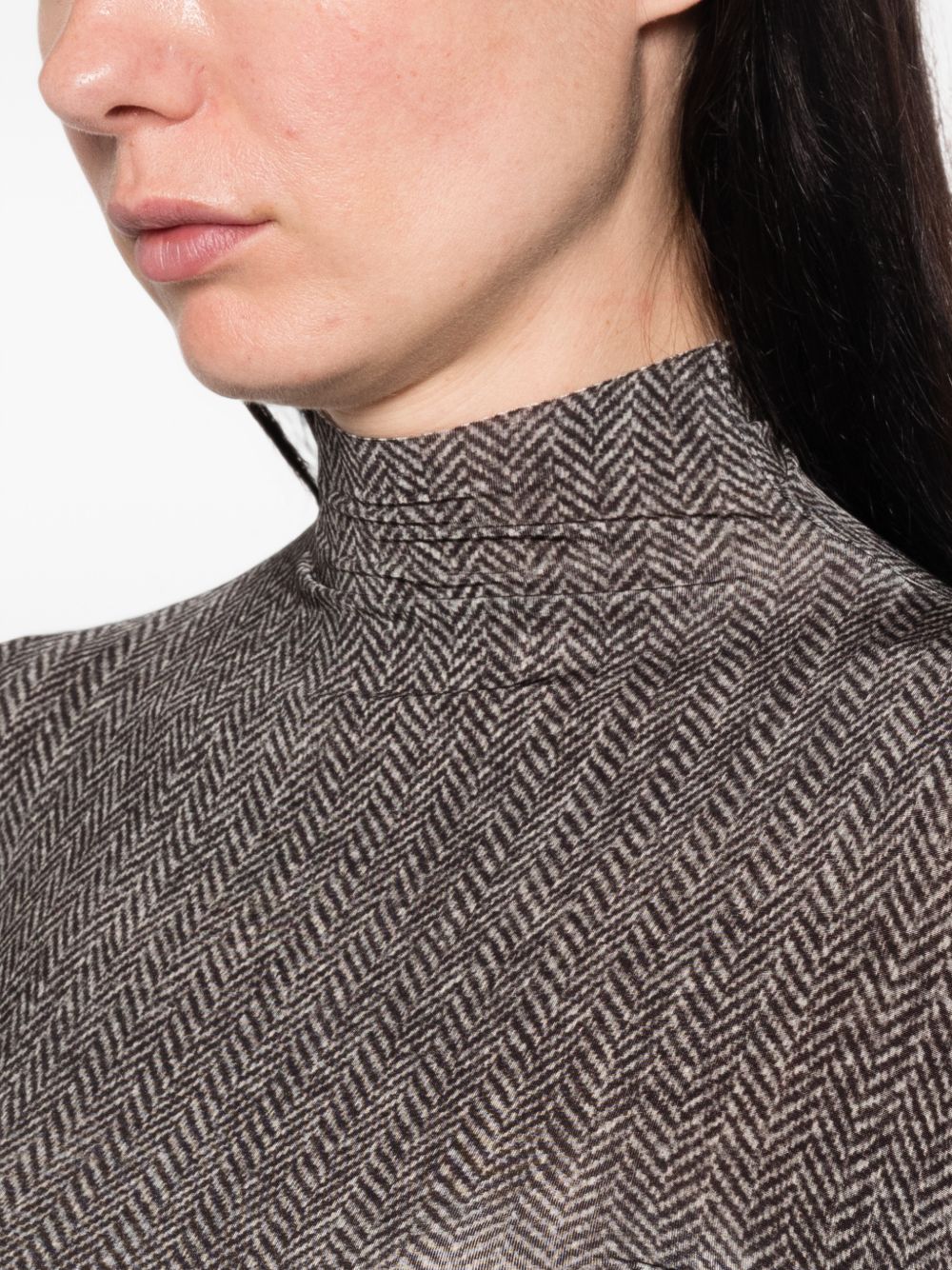 MAISON MARGIELA Top semitrasparente a collo alto con motivo spigato 