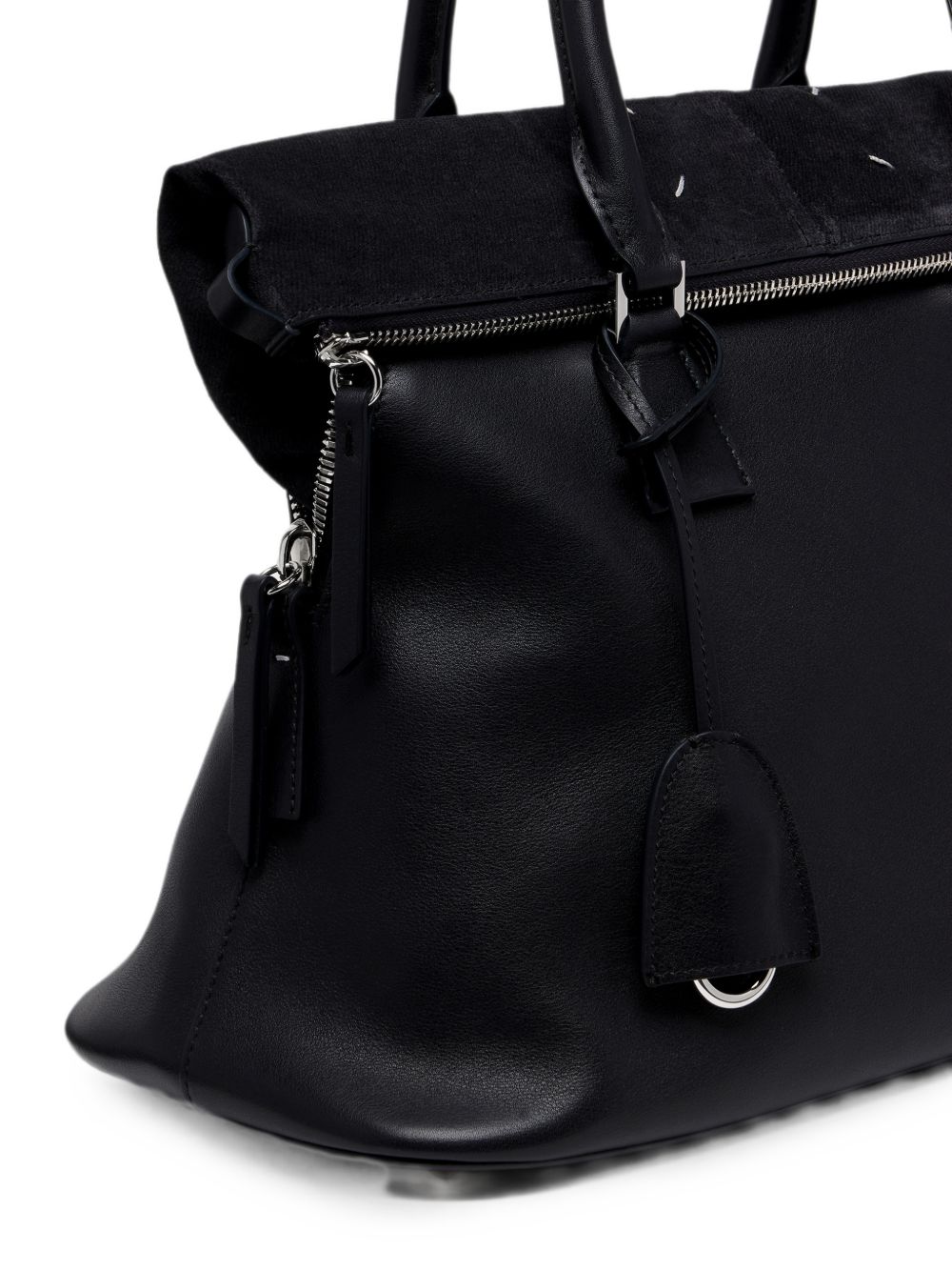MAISON MARGIELA Borsa nera a tracolla cross body in pelle con charm chiave 