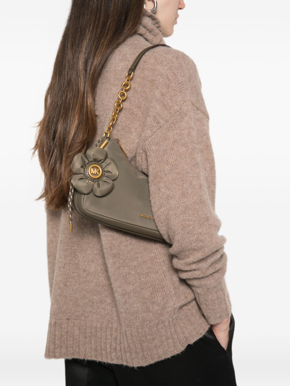 MICHAEL KORS Borsa a spalla verde oliva con charm portachiavi e fiore 