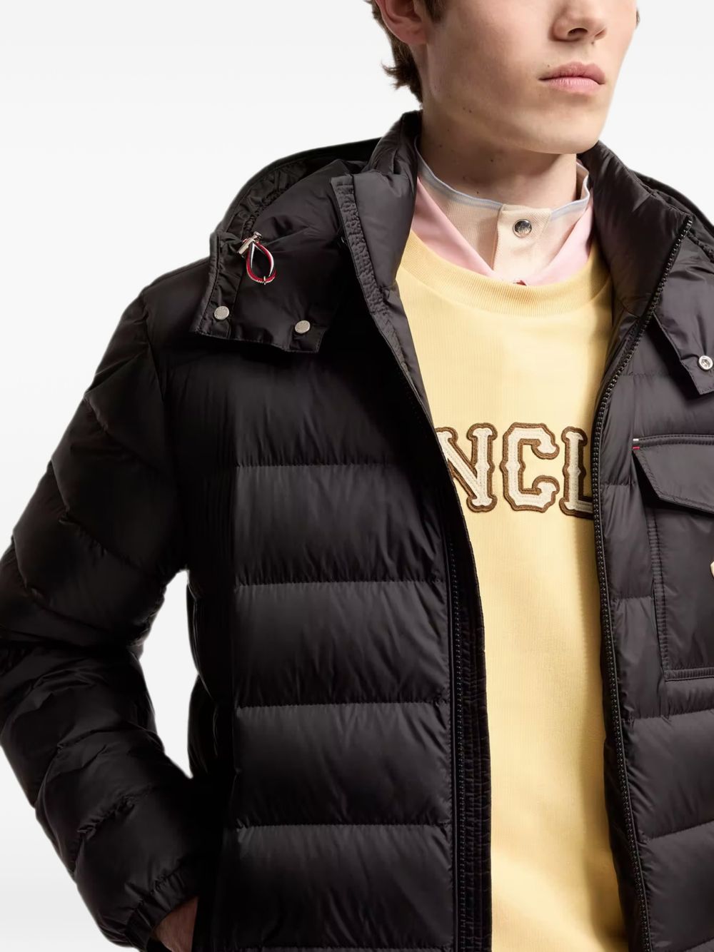 MONCLER Piumino trapuntato Verith nero con cappuccio e tasca sul petto 