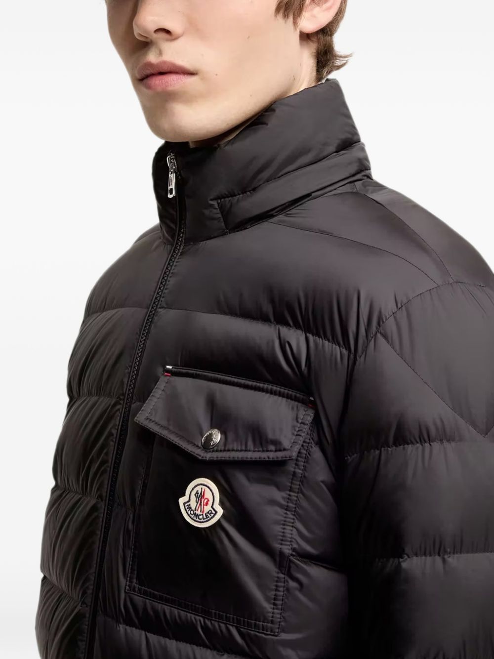 MONCLER Piumino trapuntato Verith nero con cappuccio e tasca sul petto 
