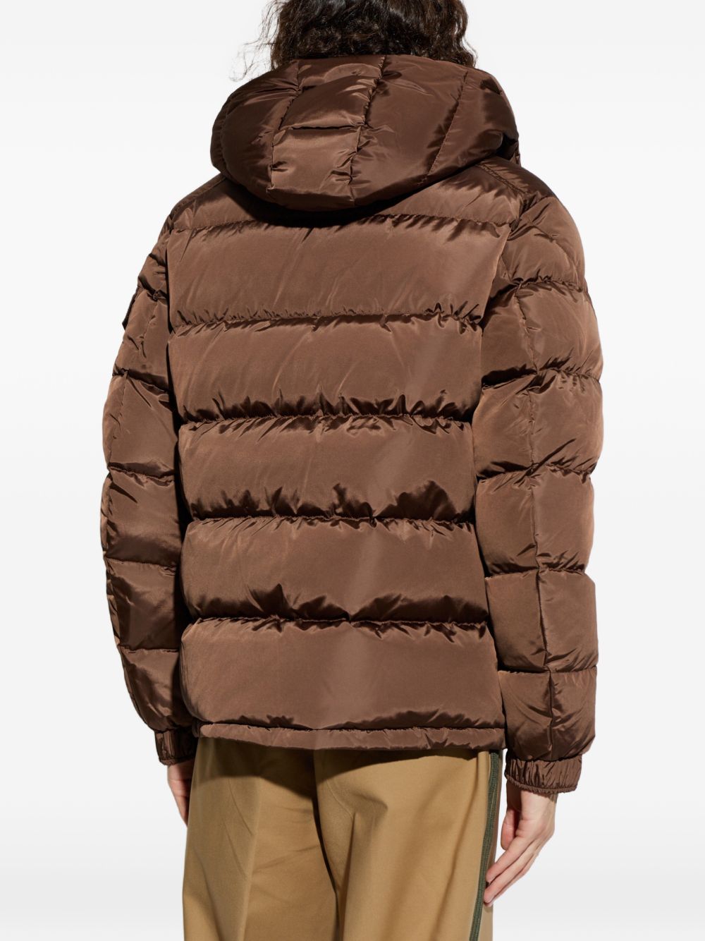 MONCLER Piumino Maya marrone trapuntato con cappuccio e tasche interne 
