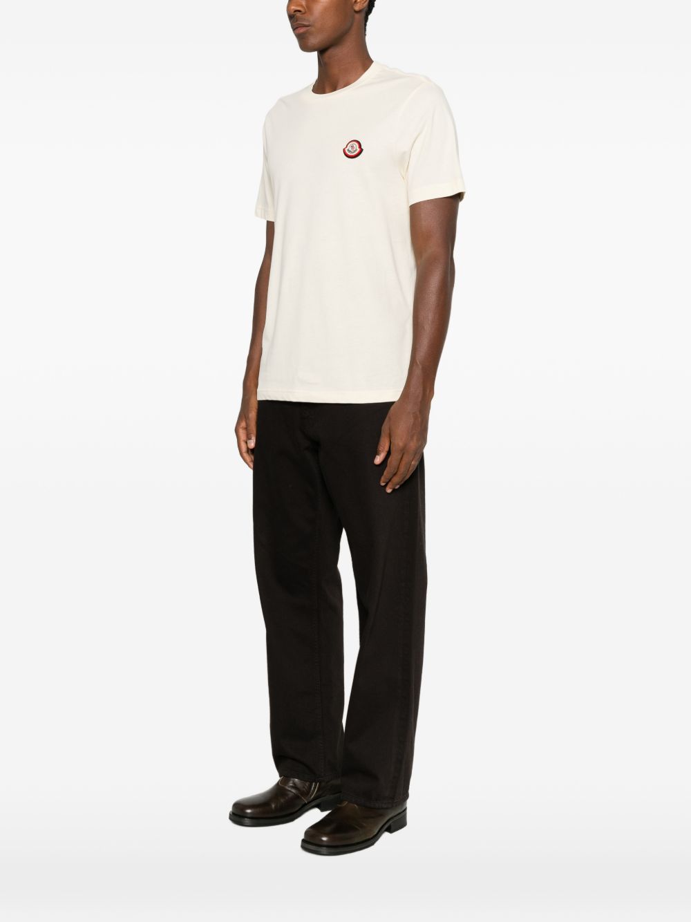 MONCLER T-shirt bianca a maniche corte con logo sul petto 