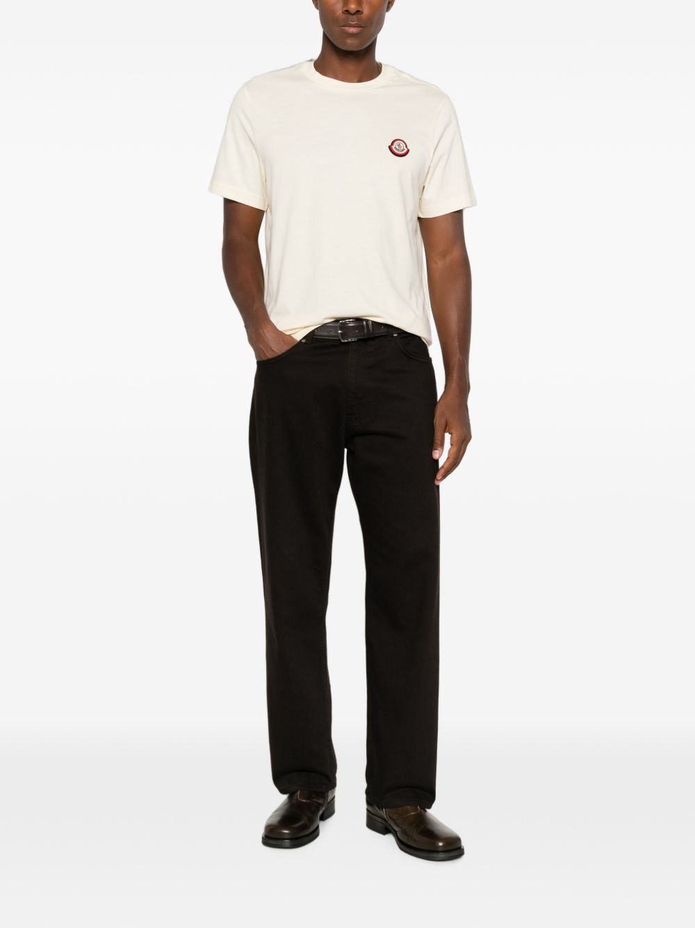 MONCLER T-shirt bianca a maniche corte con logo sul petto 