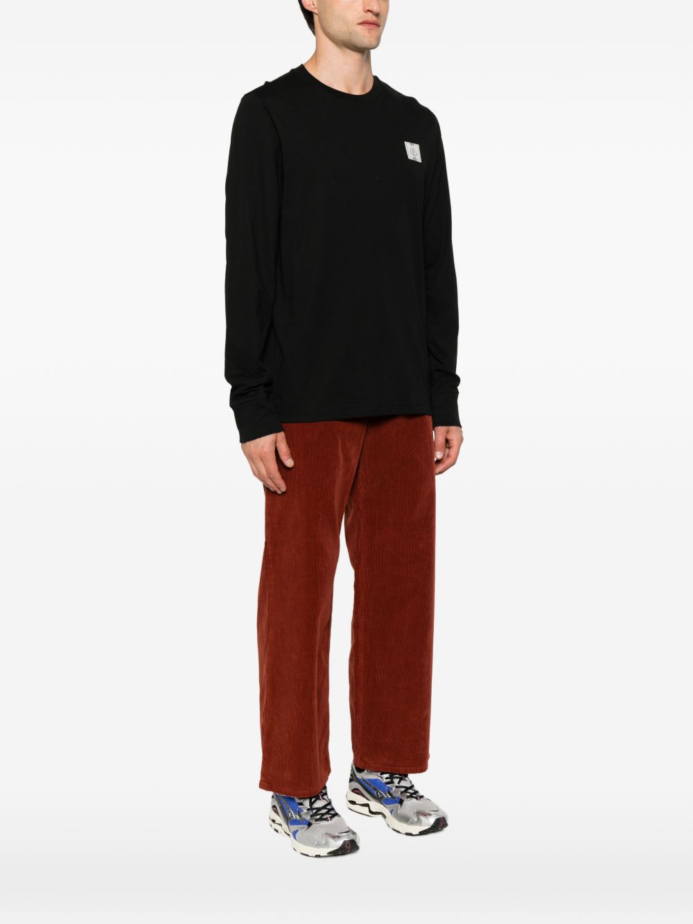 MONCLER Felpa nera in cotone con patch logo sul petto 