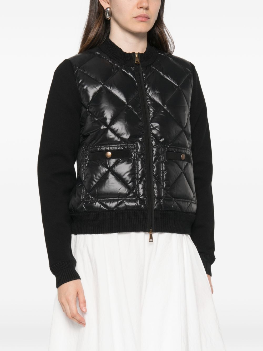 MONCLER Piumino corto nero lucido con tasche e collo alto 
