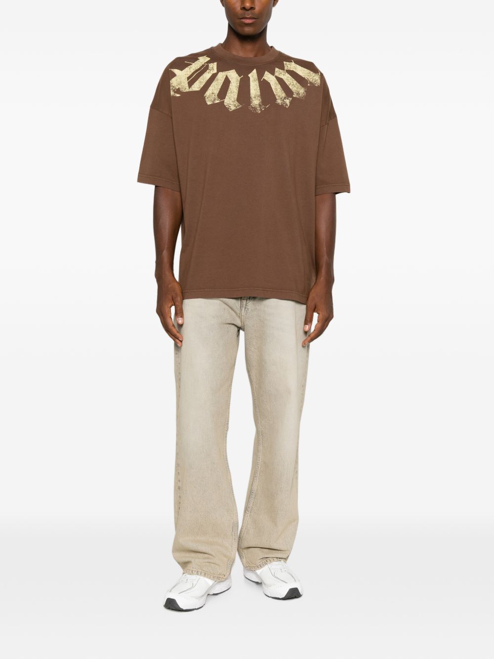 PALM ANGELS T-shirt marrone a maniche over 3/4 con stampa tipografica bianca 