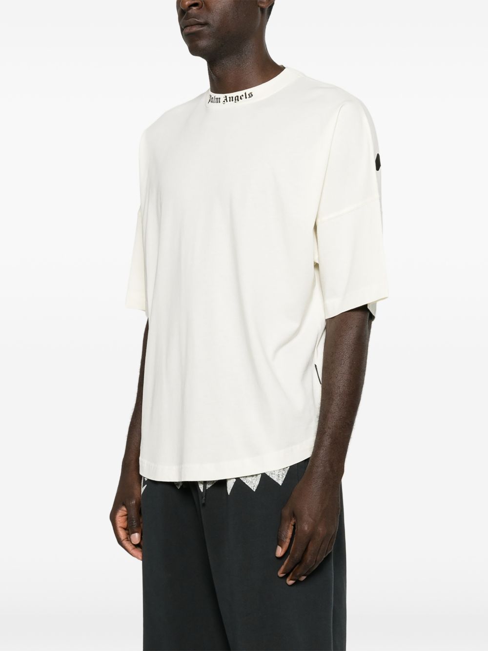 PALM ANGELS T-shirt minimal bianca a maniche 3/4 con logo sul girocollo 