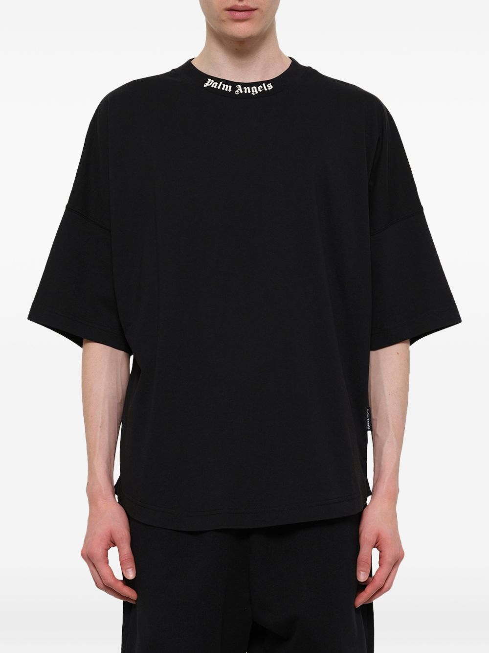 PALM ANGELS T-shirt minimal nera a maniche 3/4 con logo sul girocollo 
