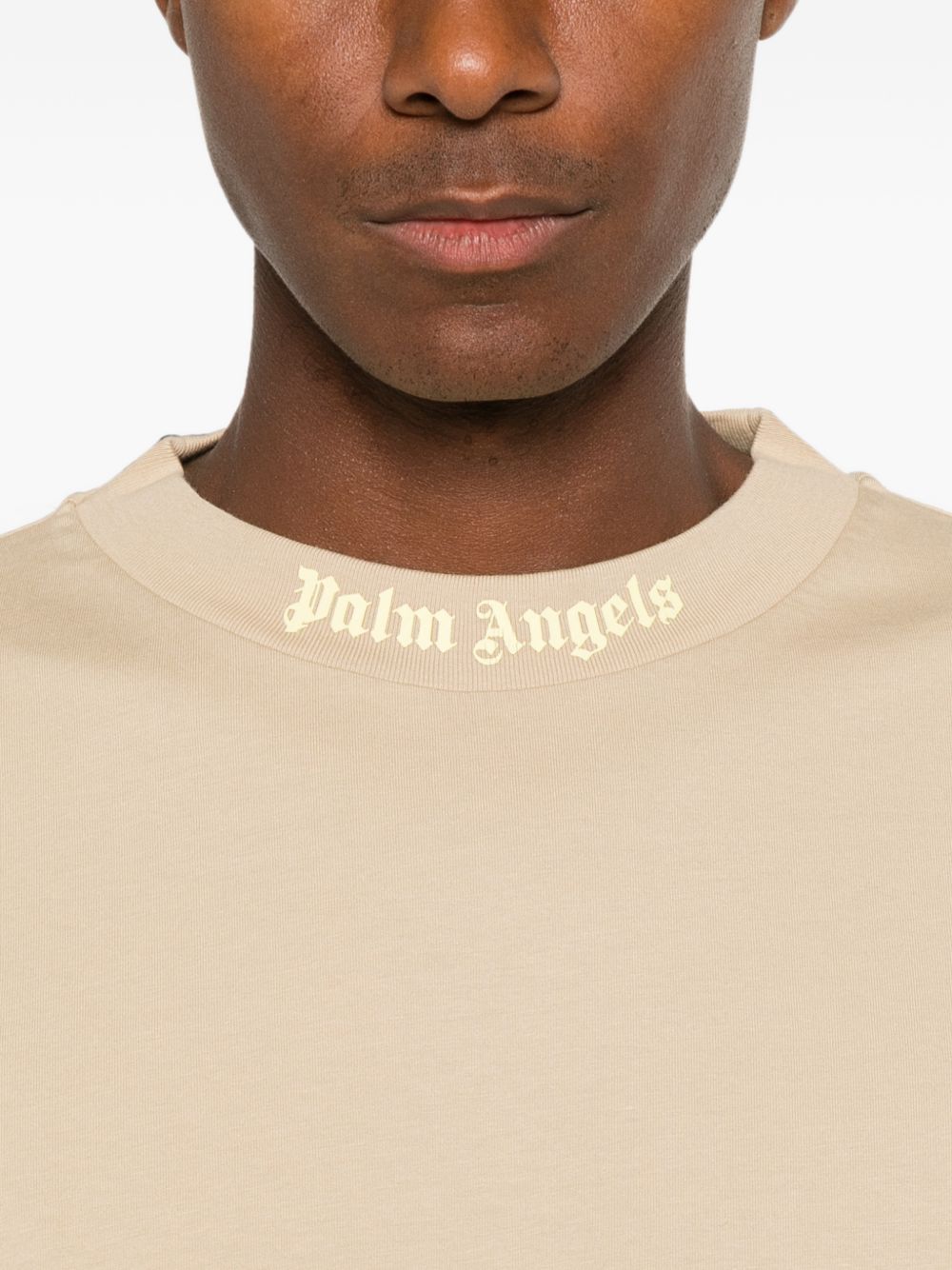 PALM ANGELS T-shirt minimal beige a maniche 3/4 con logo sul girocollo 