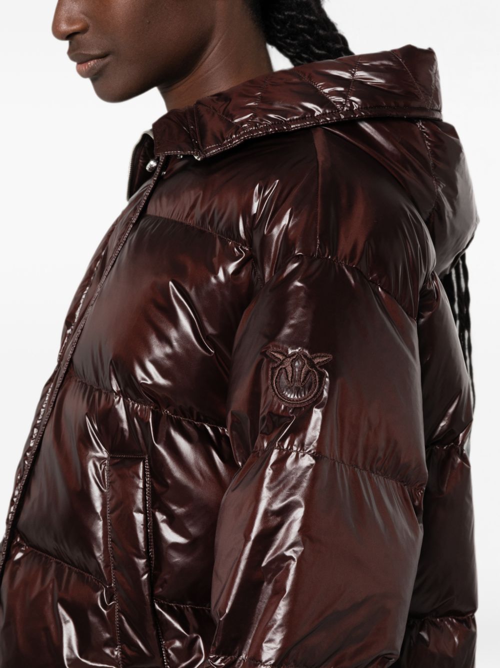 PINKO Piumino crop Impasto marrone lucido con cappuccio e tasche 