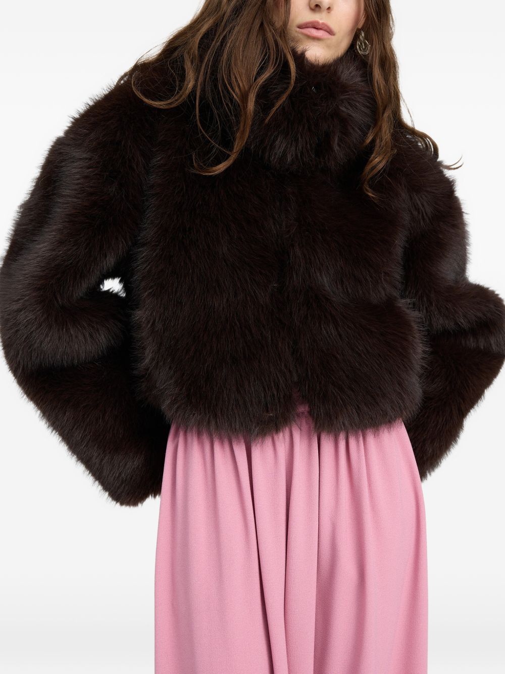 ROTATE Giacca corta oversize in ecopelliccia marrone 