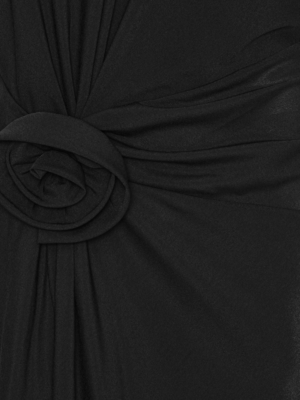 ROTATE Abito lungo nero elegante con rosa in vita e schiena scoperta 