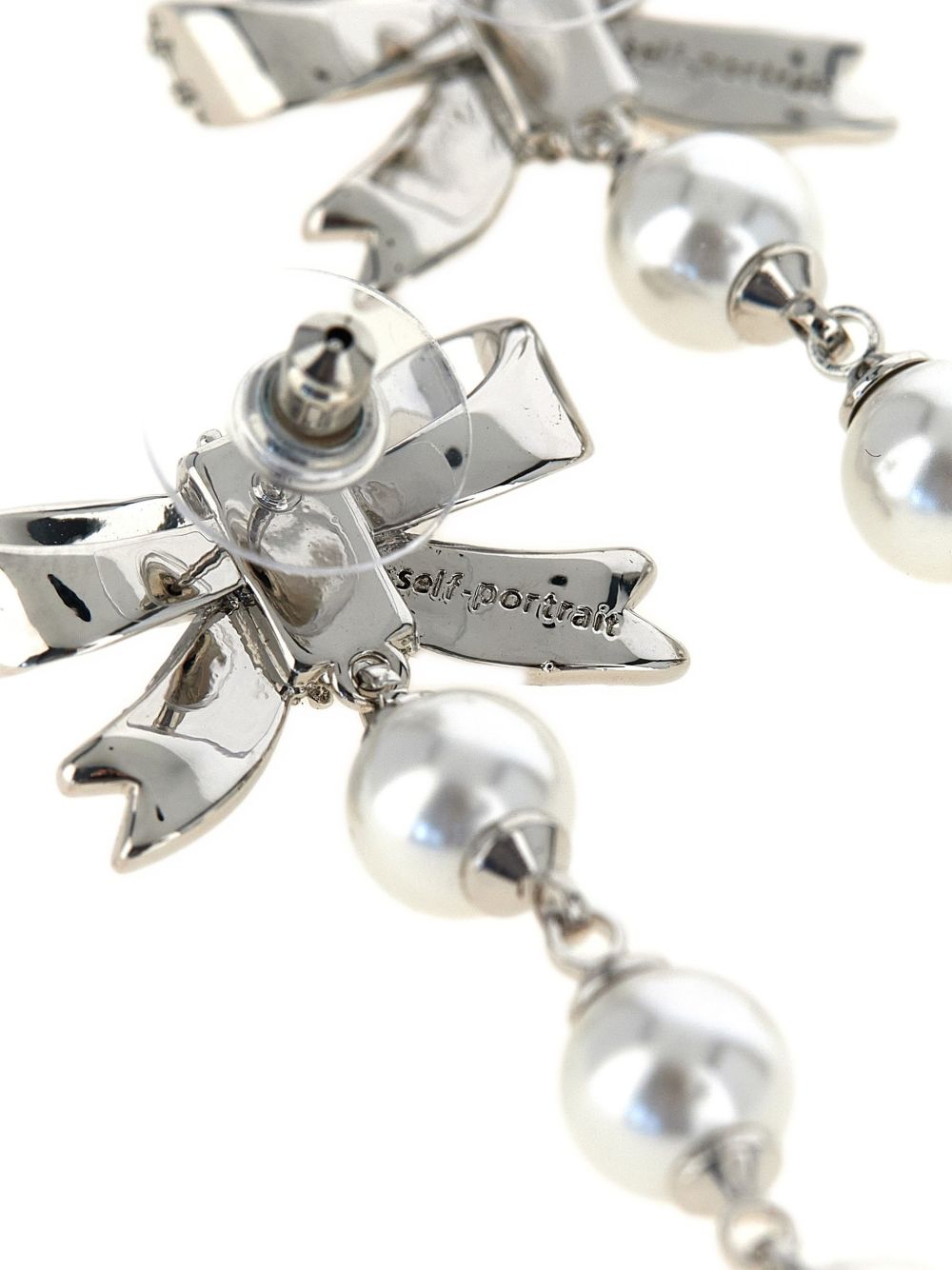 SELF PORTRAIT Orecchini a fiocco argentati con strass e perle 
