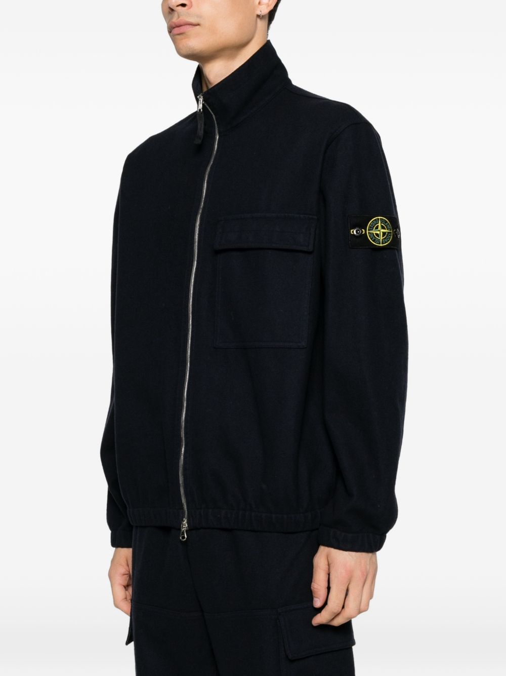 STONE ISLAND Giacca nera con zip e tasca sul petto 