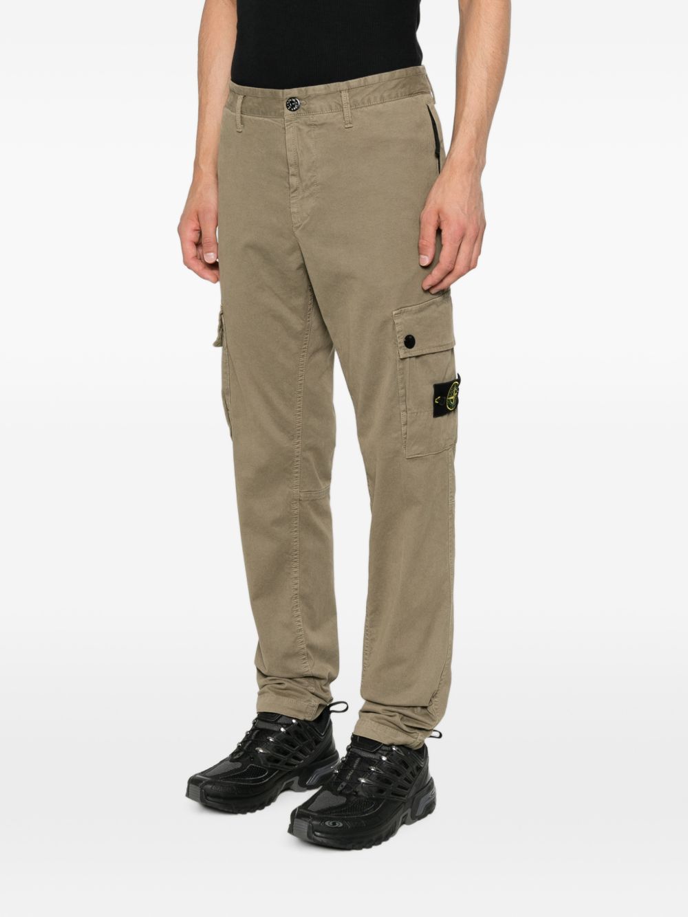STONE ISLAND Pantaloni sportivi uomo marroni in cotone con tasche cargo 