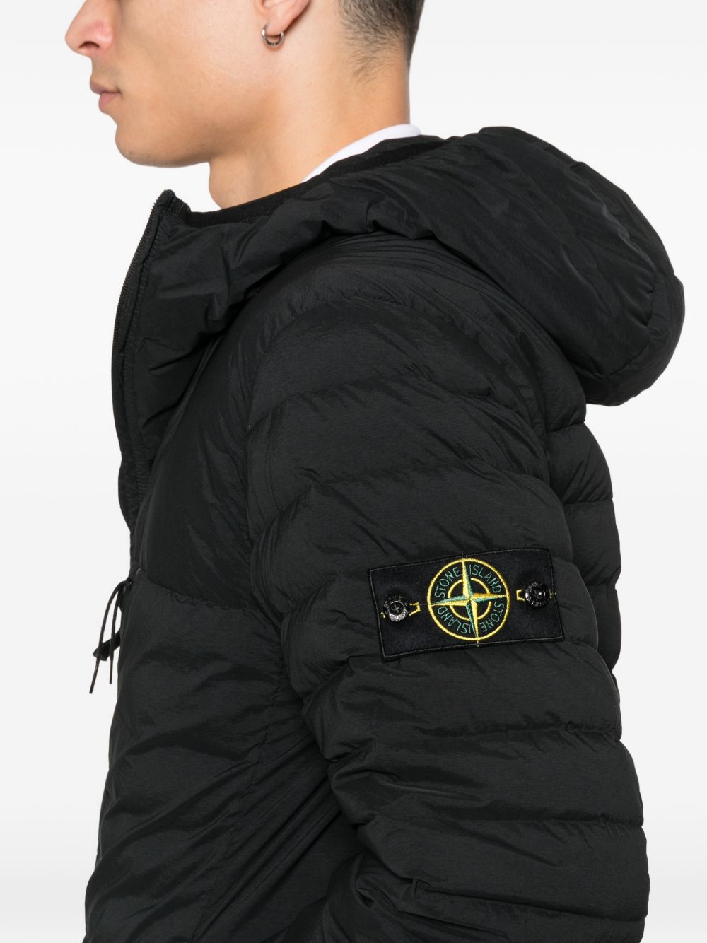 STONE ISLAND Piumino corto uomo nero trapuntato leggero con cappuccio 