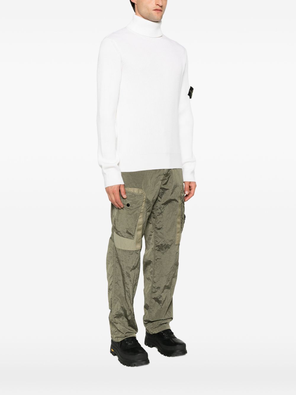 STONE ISLAND Maglia bianca a collo alto in lana con patch logo 