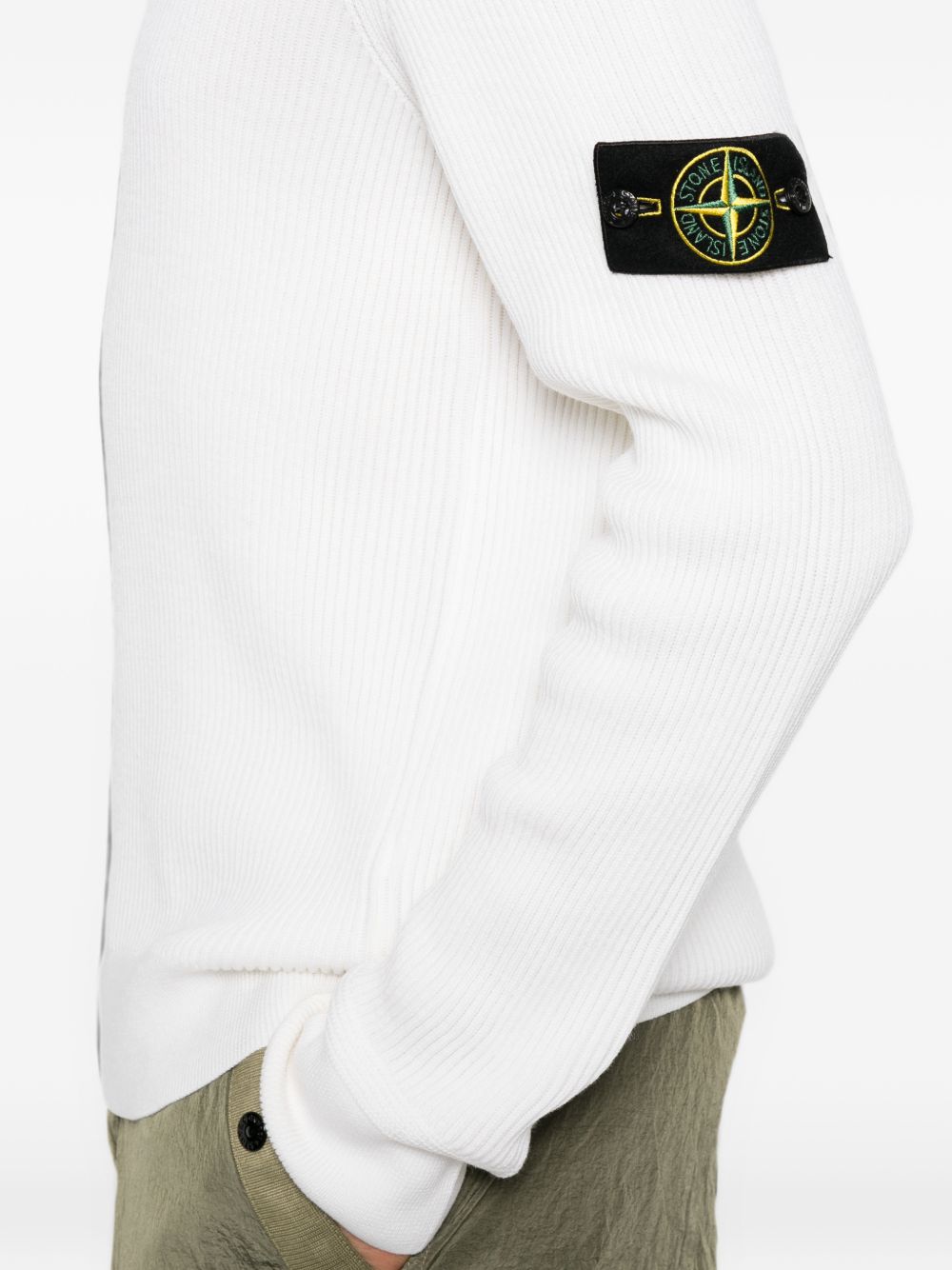 STONE ISLAND Maglia bianca a collo alto in lana con patch logo 