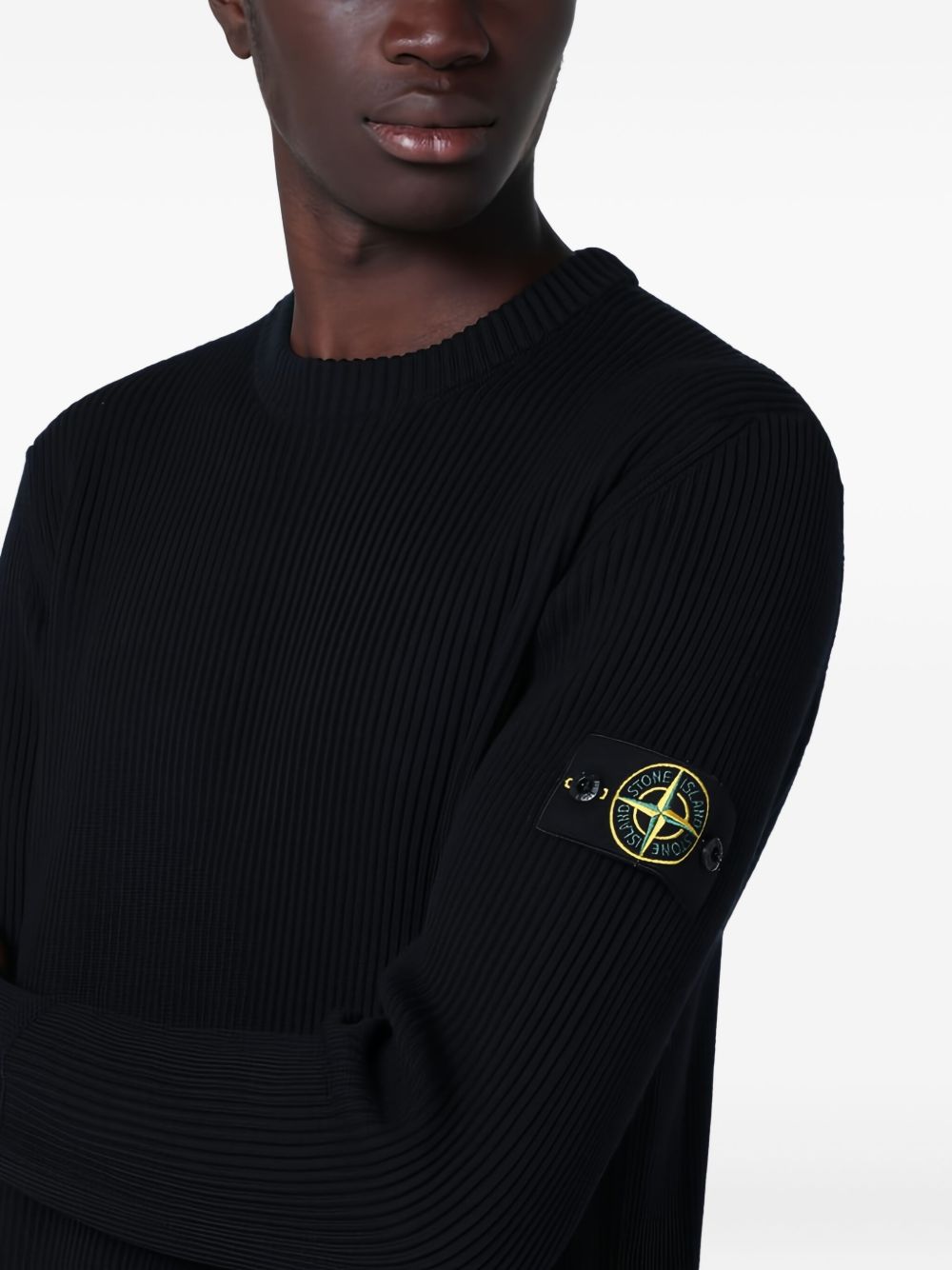 STONE ISLAND Maglia girocollo blu in lana vergine con patch logo 