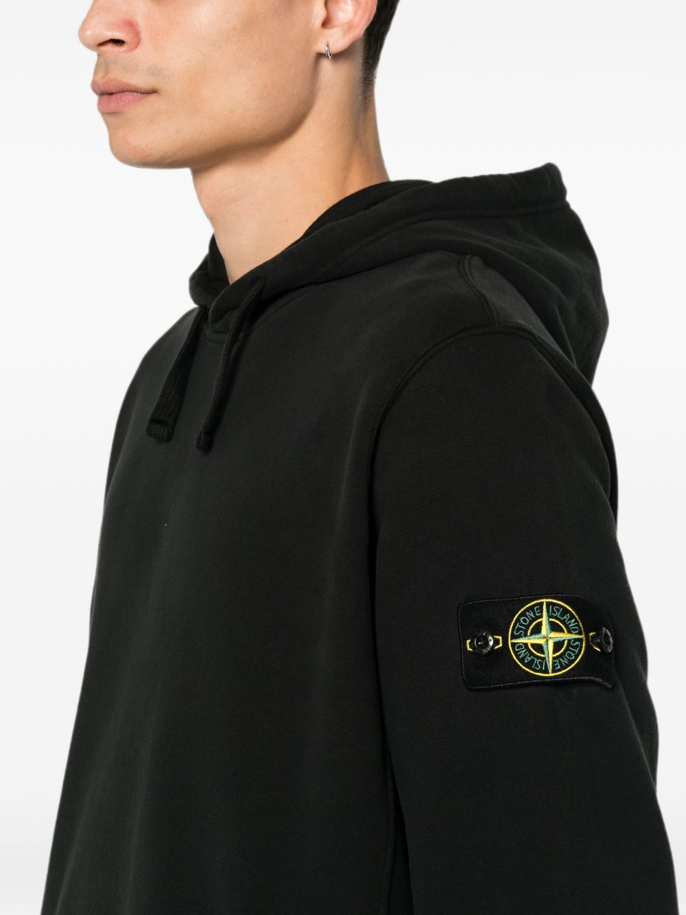 STONE ISLAND Felpa nera in cotone con cappuccio e patch logo 