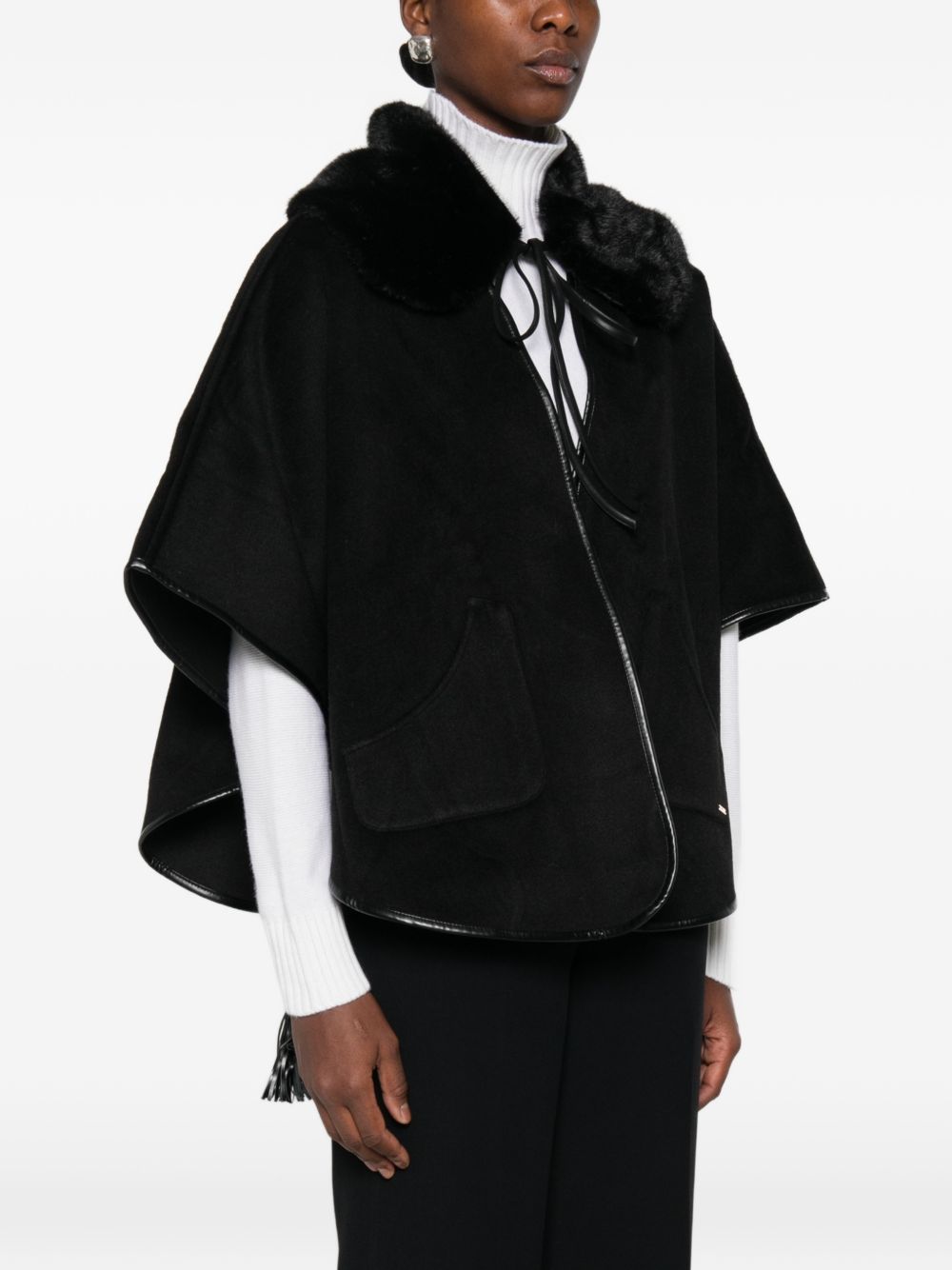 TWINSET Cappa nera con tasche applicate 