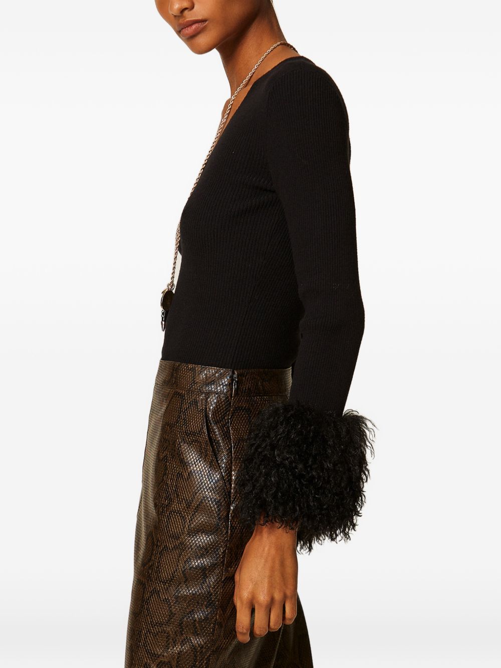 TWINSET Maglia nera con polsini in ecopelliccia 