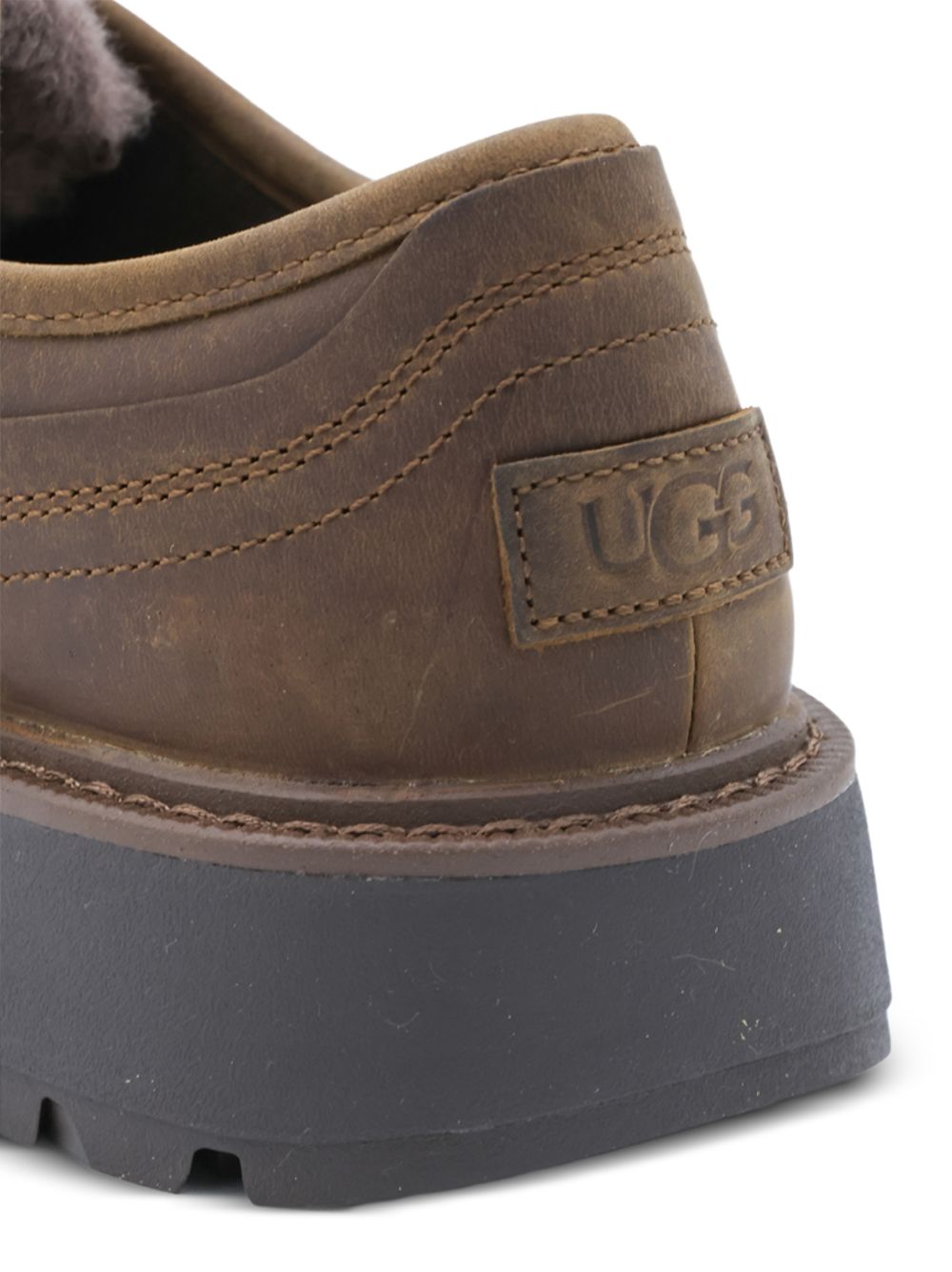 UGG Scarpa stringata Chukka Loften 