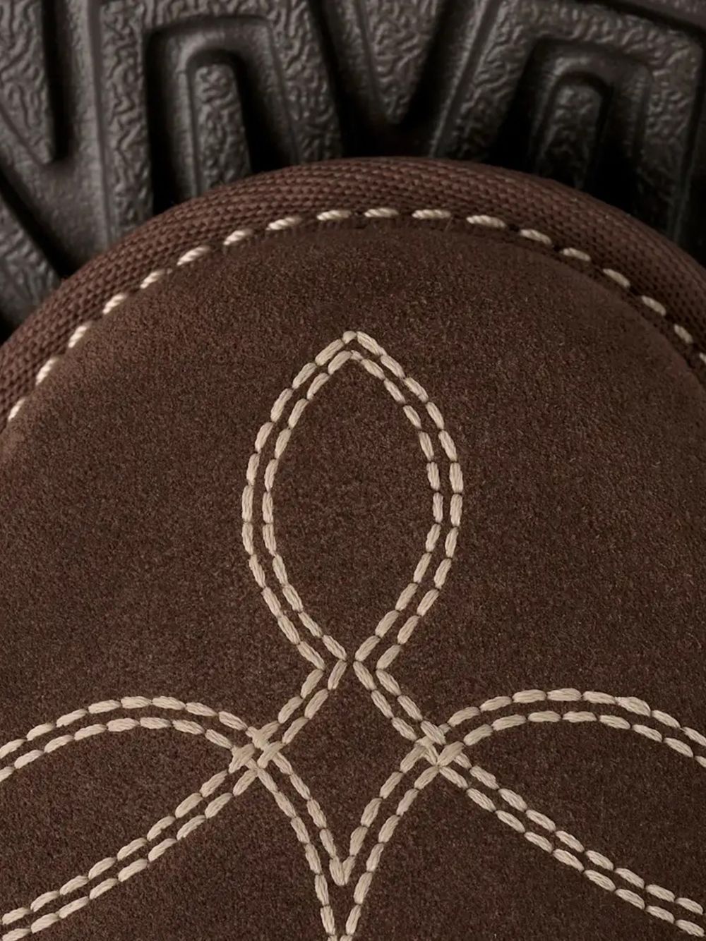 UGG Stivaletti marroni in pelle con cuciture a contrasto chiare 