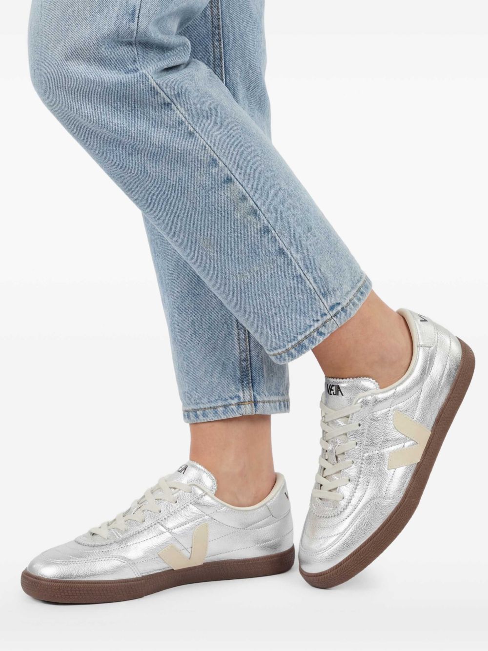 VEJA Panenka Sneakers dal Design Calcistico e Urbano 