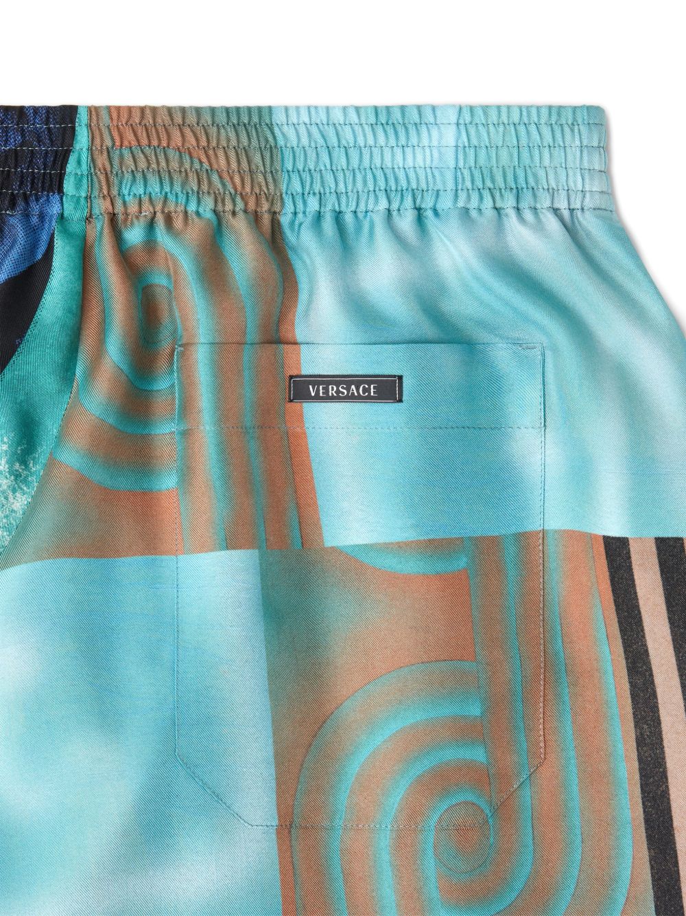 VERSACE Shorts in seta multicolore con stampa grafica 