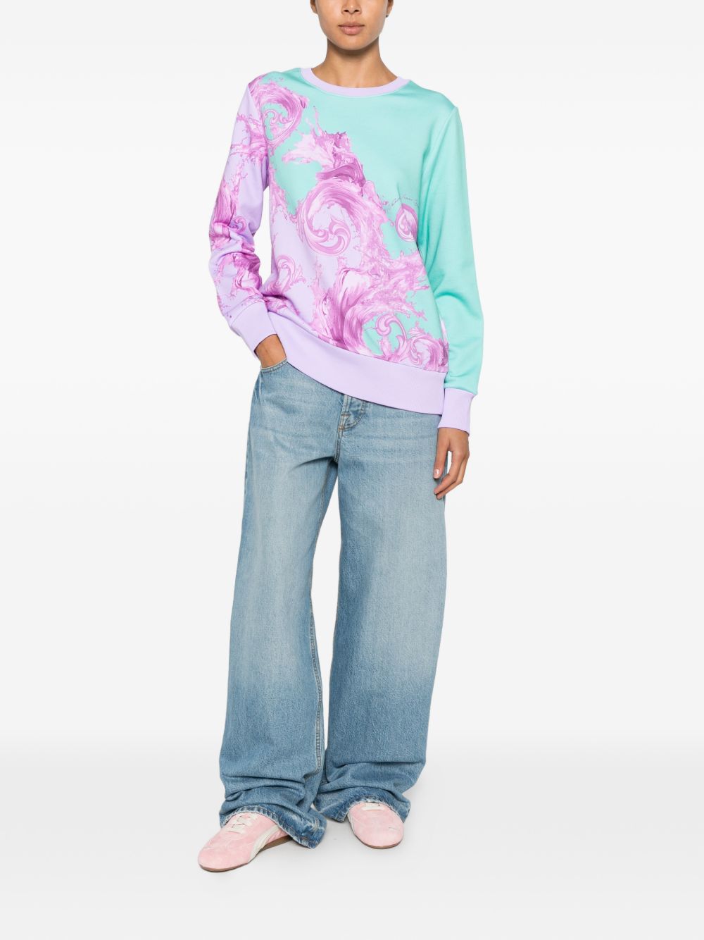 VERSACE JEANS COUTURE Felpa celeste con stampa grafica rosa 