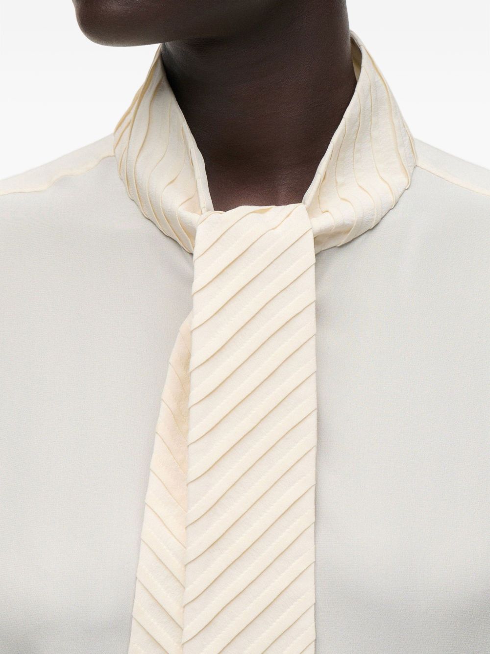 VICTORIA BECKHAM Camicia avorio in seta con collo lavallière 