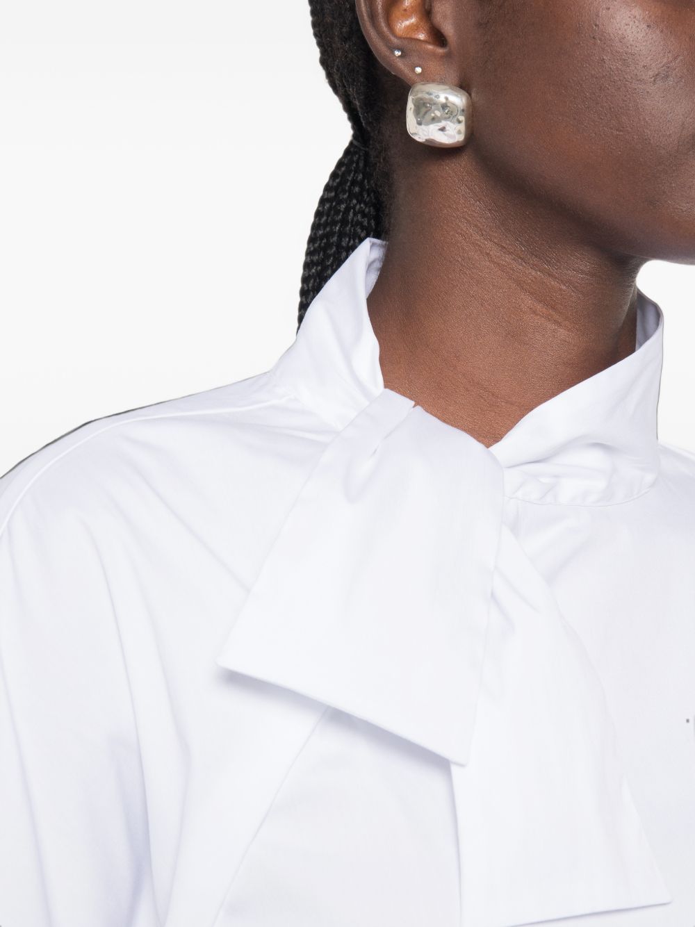 XACUS Camicia Tansi bianca in cotone con fiocco al collo 
