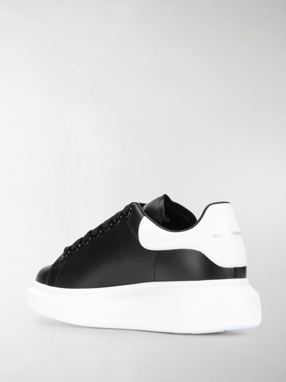 ALEXANDER McQUEEN Sneakers 'Oversize' in pelle nero e bianco 