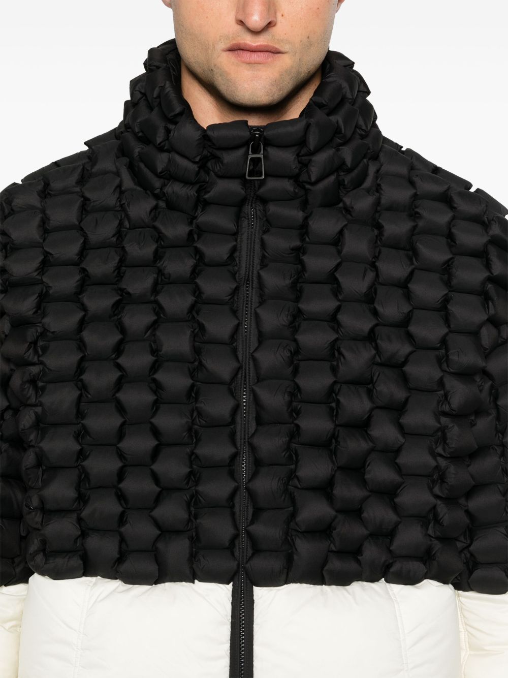 RAXXY Piumino nero e bianco con design trapuntato in 3D 