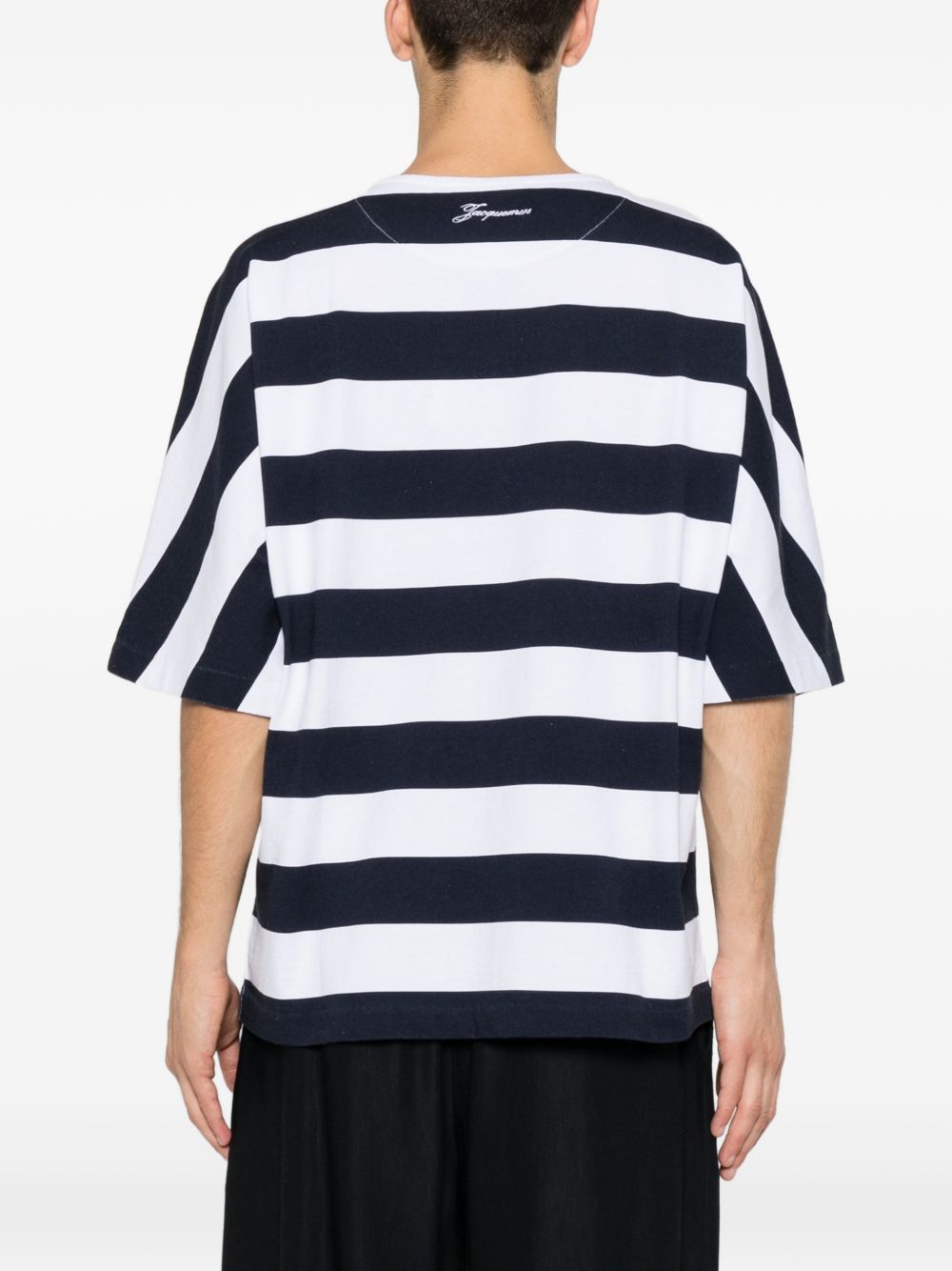 JACQUEMUS T-shirt in cotone a righe senza colletto 